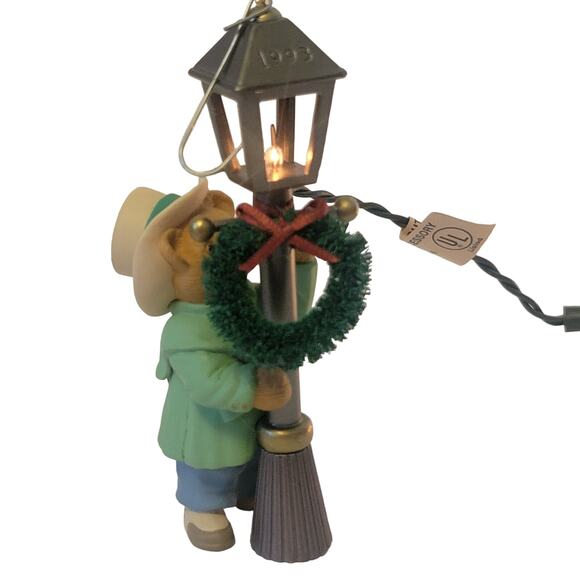 1993 Hallmark Keepsake The Lamplighter Flickering Light Ornament Collectible - Picture 3 of 16